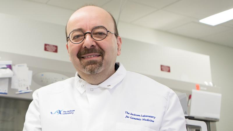 derya-unutmaz-lab-portrait