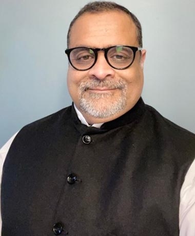 Muneer Hasham Headshot 2025