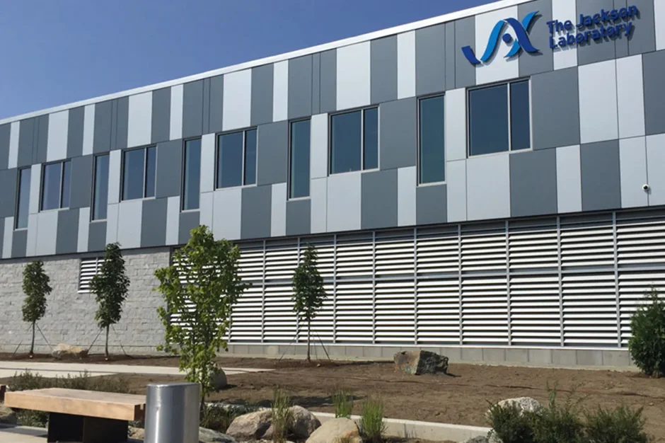 The Jackson Laboratory welcomes 125th employee to Charles E. Hewett Center in Ellsworth, Maine