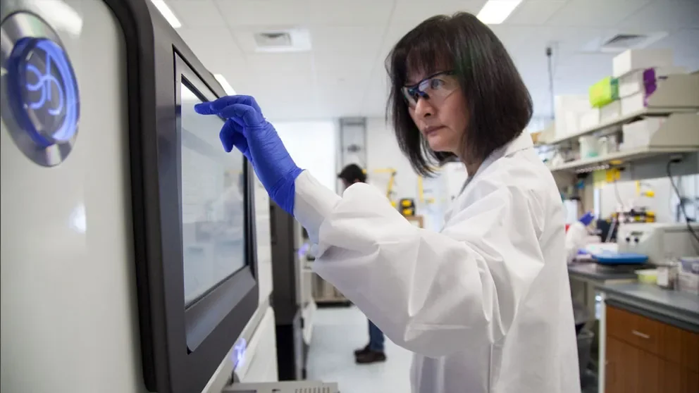 Tracking sub-genomic SARS-CoV-2 variation