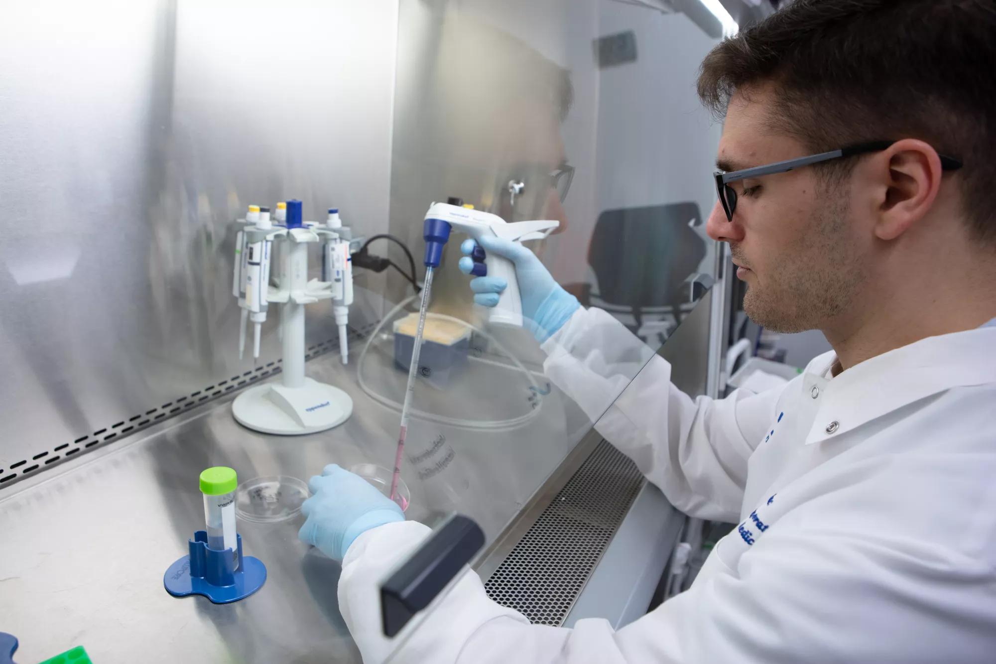 Ryan Englander at The Jackson Laboratory for Genomic Medicine in Farmington, Conn. Credit: Charles Camarda for The Jackson Laboratory.